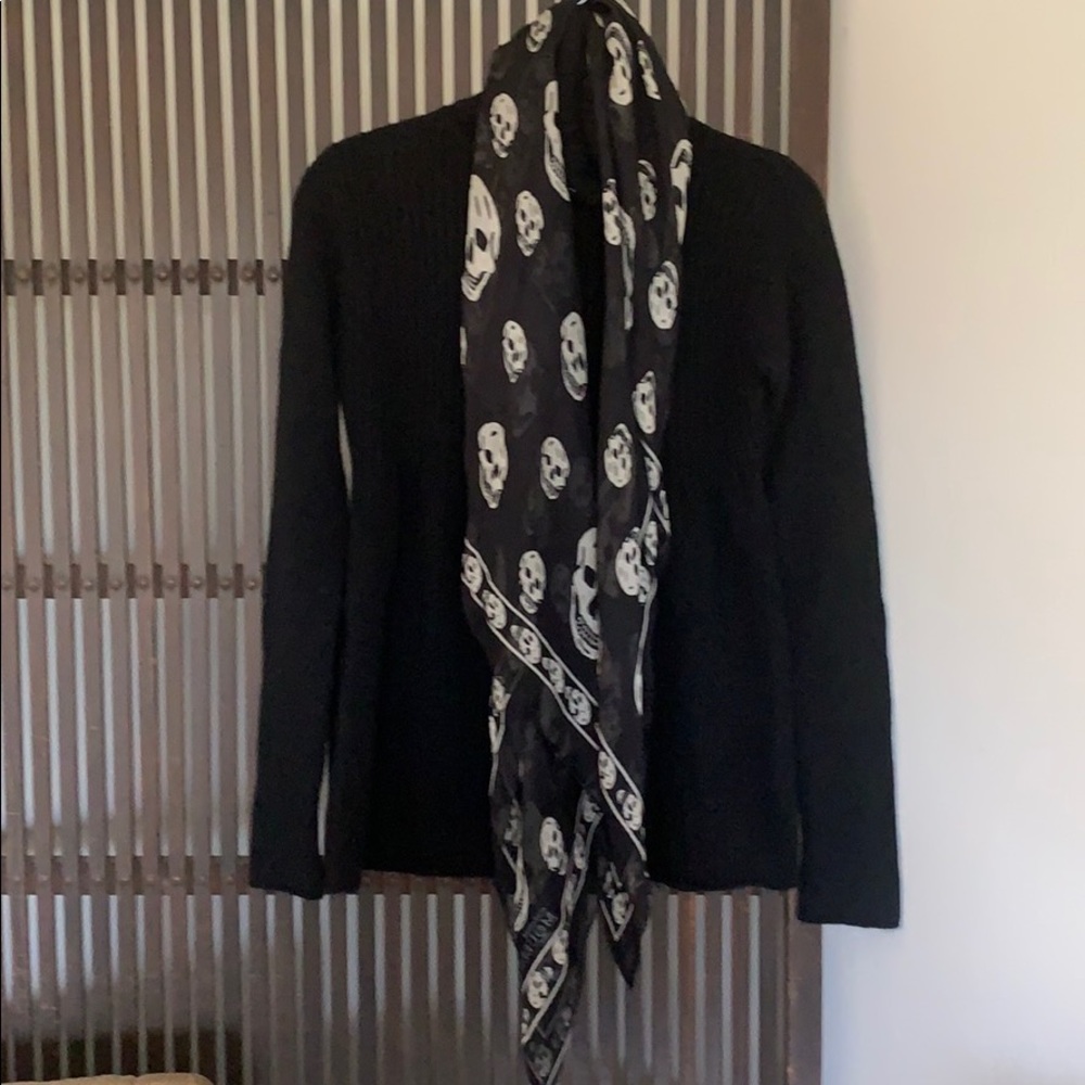Authentic Alexander McQueen black skull scarf - Picture 5 of 7